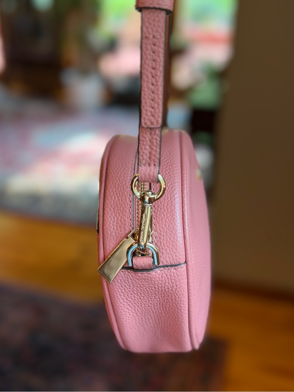 Michael Kors Pink Pebbled Leather Round Canteen Crossbody Bag- Like New! - Picture 3 of 12